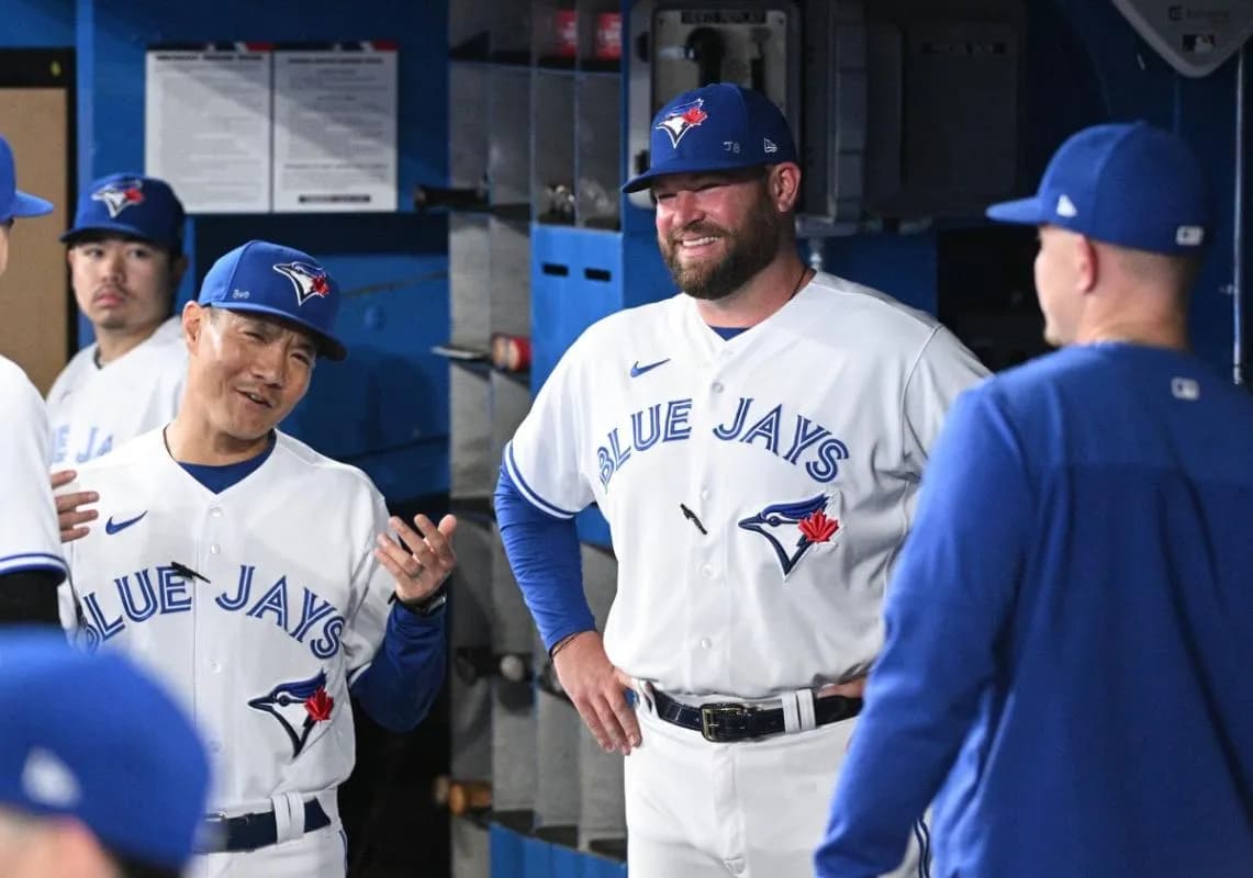 Schneider in the Blue Jays dugout #bluejays #mlb