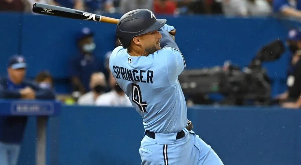 Springer hits a triple in the 9th #bluejays #mlb