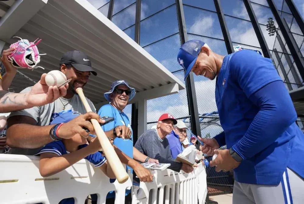 Berrios with young Blue Jays fans #bluejays #mlb