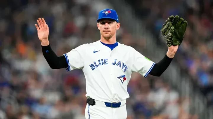 Bassitt defends teammate #bluejays #mlb