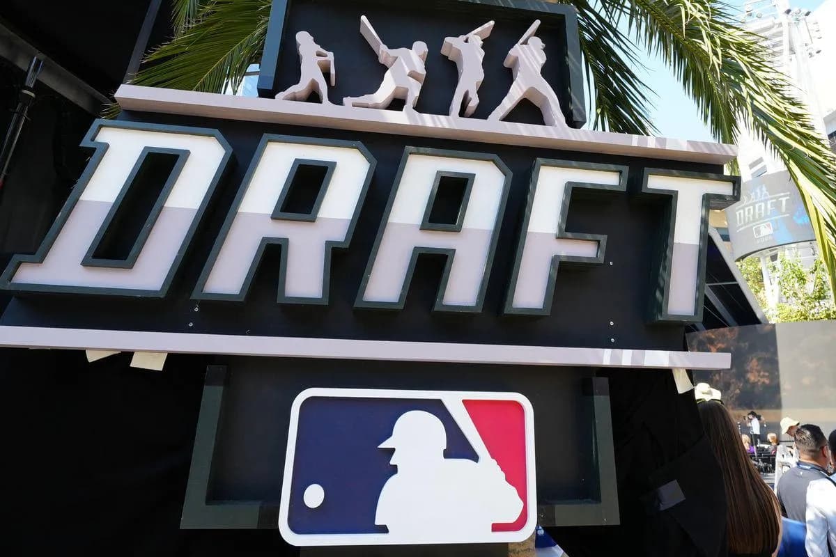 MLB announces that the MLB draft will now be two days instead of three #mlb #bluejays