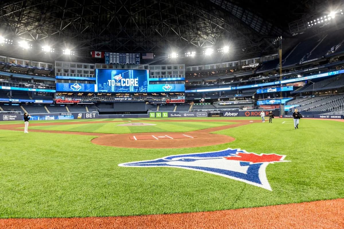 The Blue Jays looking to bring back former catcher Yan Gomes #bluejays #mlb