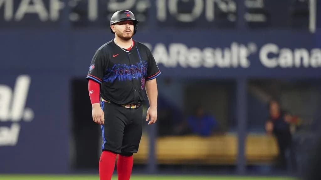 Blue Jays social media account goes back and forth with Rangers fan online #bluejays #mlb