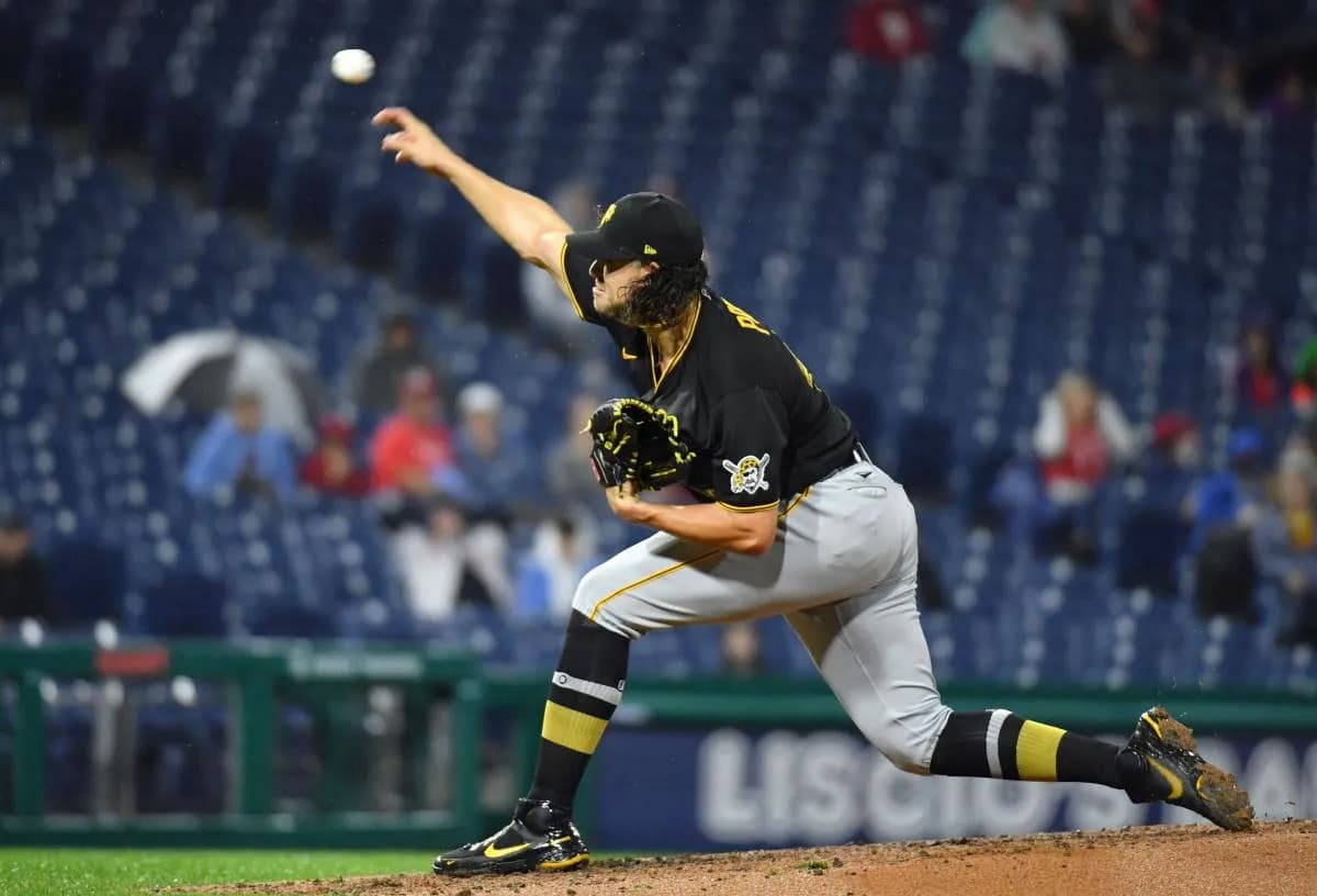 Pittsburgh Pirates starting pitcher Cody Ponce (44) throws a pitch during the third inning against the Philadelphia Phillies at Citizens Bank Park.