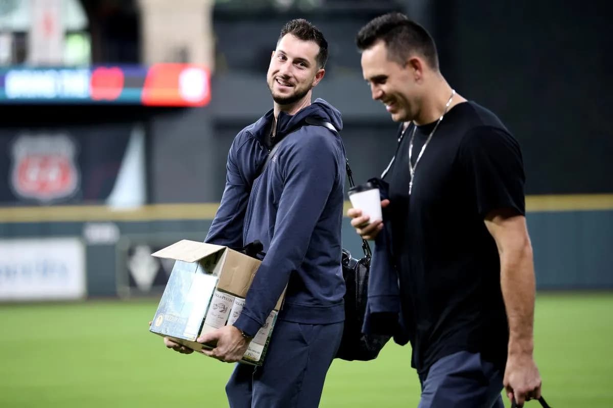 Chicago Cubs outfielder Kyle Tucker (30) arrives at Daikin Park prior to the game against the Houston Astros.