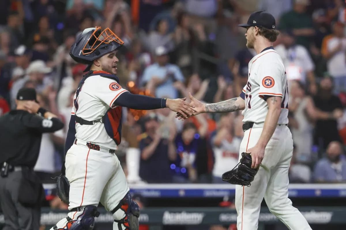 Houston Astros catcher Yainer Diaz (21) and relief pitcher Josh Hader (71) celebrate after the game against the Washington Nationals at Daikin Park.