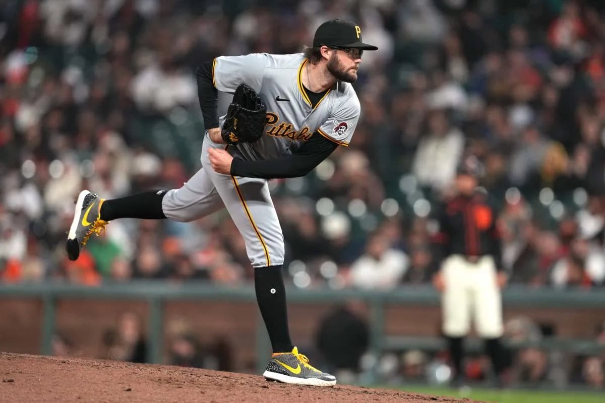 Pittsburgh Pirates pitcher Josh Fleming (28) throws a pitch against the San Francisco Giants during the eighth inning at Oracle Park.