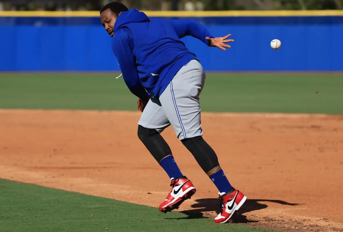 Toronto Blue Jays first baseman Vladimir Guerrero Jr. (27) works out during spring training practice at Player Development Complex