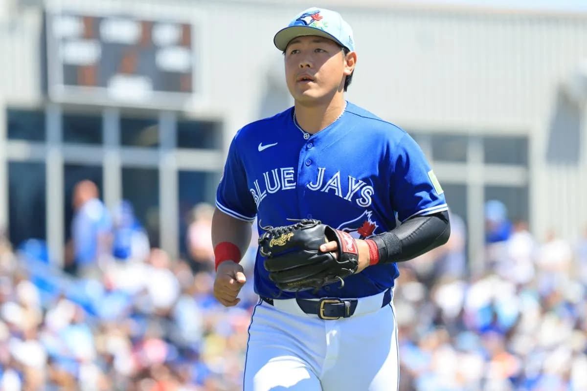 Dunedin, Florida, USA;Toronto Blue Jays third baseman Kazuma Okamoto (7) runs to the dugout after the second inning against the New York Yankees at TD Ballpark.