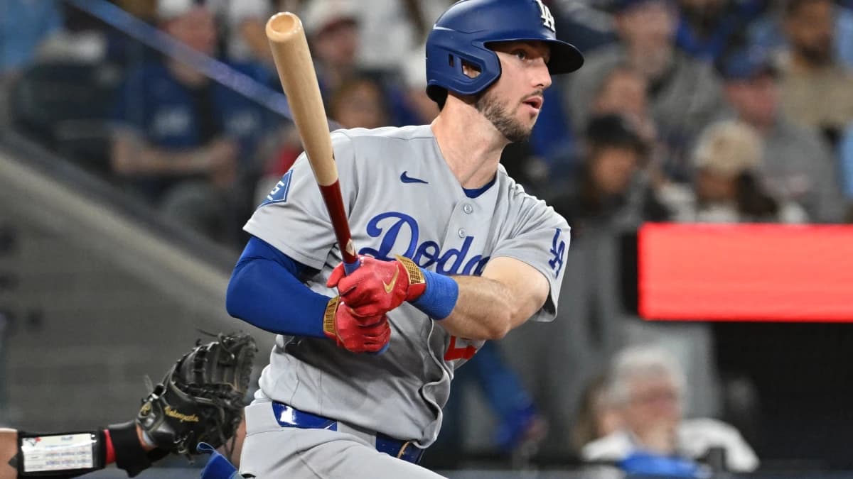 Los Angeles Dodgers right fielder Kyle Tucker (23) hits an RBI double against the Toronto Blue Jays in the ninth inning at Rogers Centre.