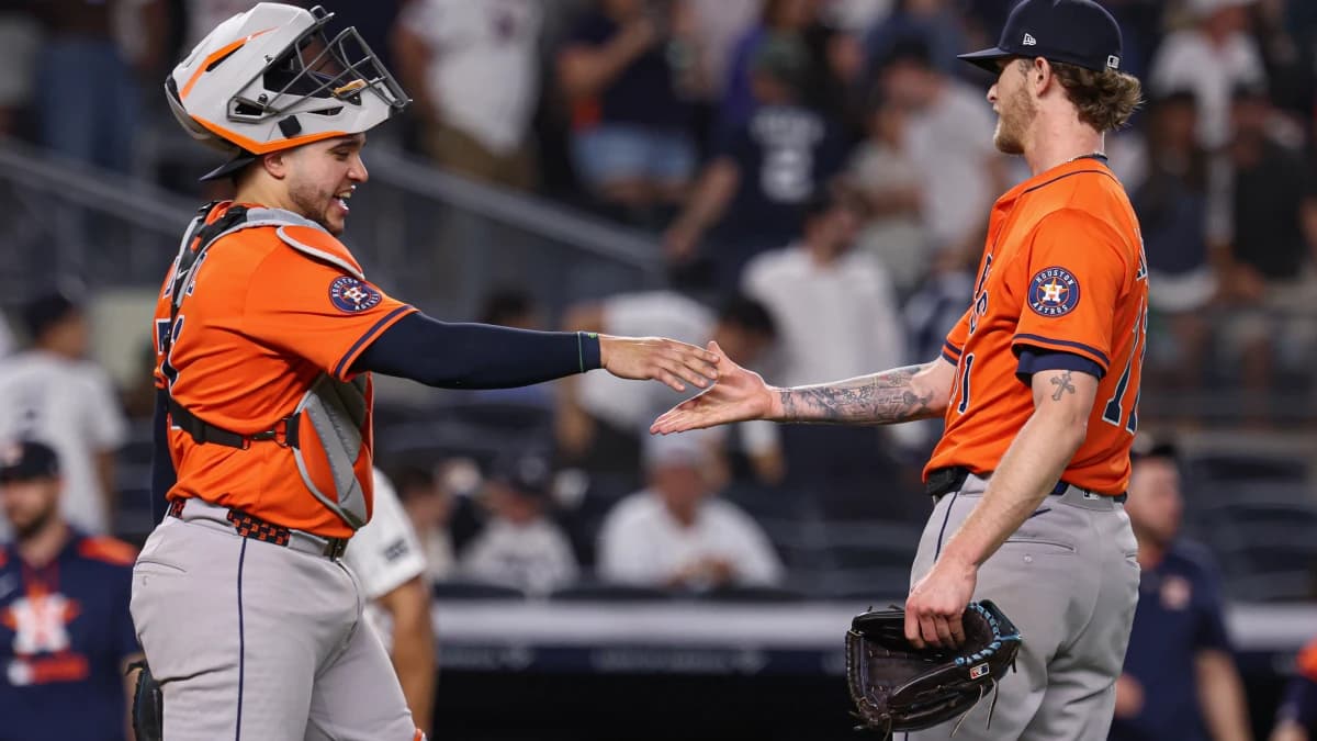Houston Astros relief pitcher Josh Hader (71) celebrates with catcher Yainer Diaz (21) after defeating the New York Yankees at Yankee Stadium.