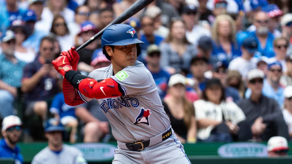 Toronto Blue Jays third baseman Kazuma Okamoto (7) waits for a pitch during an at-bat against the Seattle Mariners at T-Mobile Park.