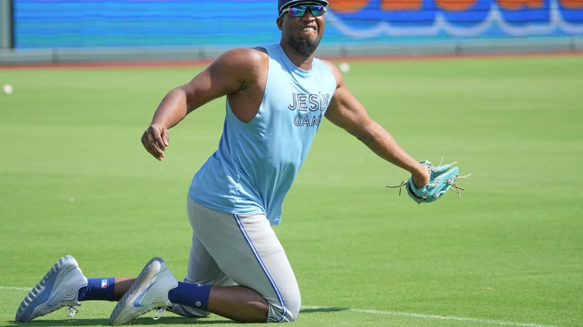 Toronto Blue Jays left fielder Jesús Sánchez (12) warms up against the Kansas City Royals prior to a game at Kauffman Stadium