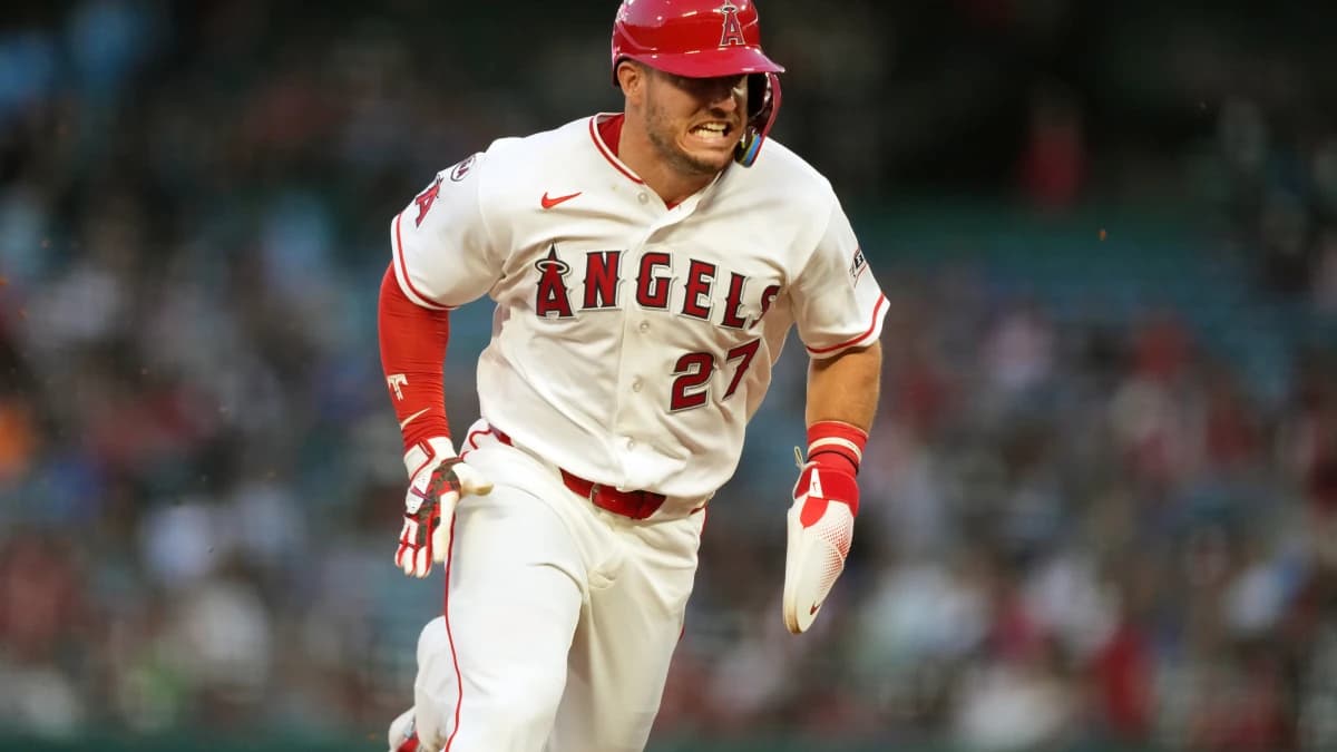 Los Angeles Angels designated hitter Mike Trout (27) rounds third base to score in the first inning against the Minnesota Twins at Angel Stadium.