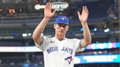 Chris Bassitt thanking the Blue Jays fans. #BlueJays #Bassitt #MLB