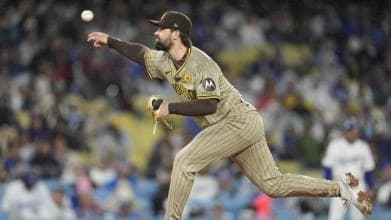 Matt Walron pitching