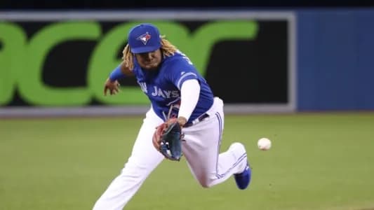 Blue Jays Vald Guerrero Jr. fielding at 3rd base.