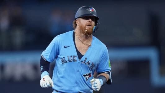 Blue Jays Justin Turner signs with the Chicago Cubs #bluejays #mlb