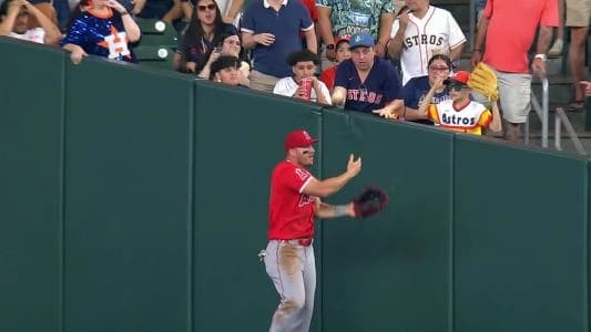 Mike Trout snaps on Houston Astros fan #bluejays #mlb