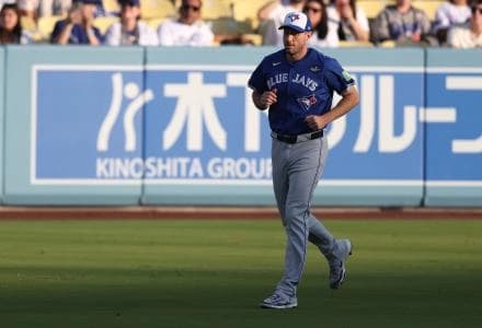 Toronto Blue Jays pitcher Max Scherzer (31) warms up before game three of the 2025 MLB World Series against the Los Angeles Dodgers at Dodger Stadium.