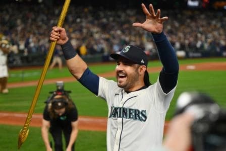 Seattle Mariners third baseman Eugenio Suarez (28) celebrates after winning game five of the ALCS round for the 2025 MLB playoffs against the Toronto Blue Jays at T-Mobile Park