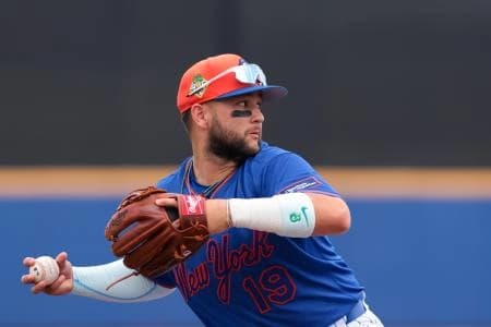 New York Mets third baseman Bo Bichette (19) throws to first base but cannot retire Miami Marlins third baseman Connor Norby (not pictured) during the fourth inning at Clover Park.