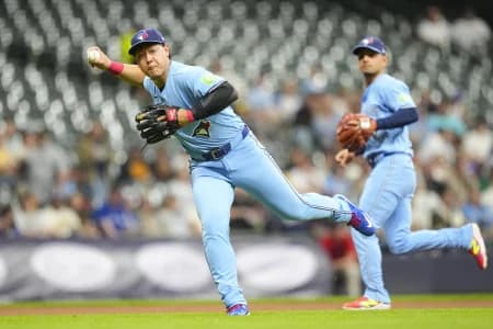Toronto Blue Jays third baseman Kazuma Okamoto (7) throws to first base during the fourth inning against the Milwaukee Brewers at American Family Field.
