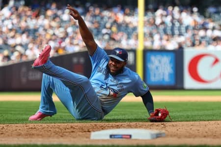 Toronto Blue Jays first baseman Vladimir Guerrero Jr. (27) fields a ground ball during the sixth inning against the New York Yankees at Yankee Stadium