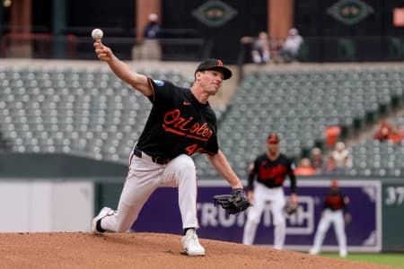 Baltimore Orioles pitcher Chris Bassitt (40) delivers a pitch during the first inning at Oriole Park at Camden Yards.
