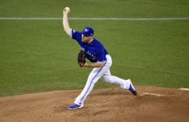 Toronto Blue Jays relief pitcher Liam Hendriks (31) throws during the game against the Kansas City Royals in game four of the ALCS at Rogers Centre