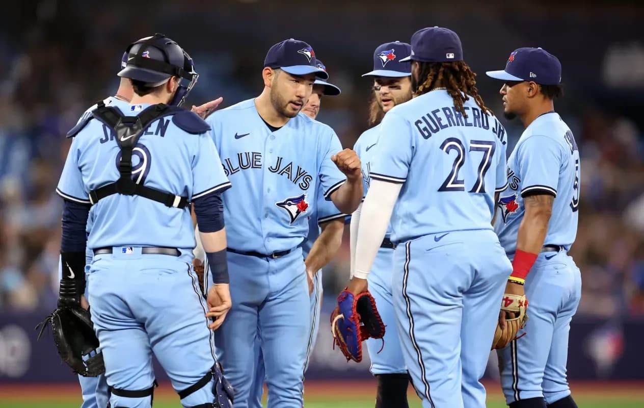 Kikuchi and teammates #bluejays #mlb