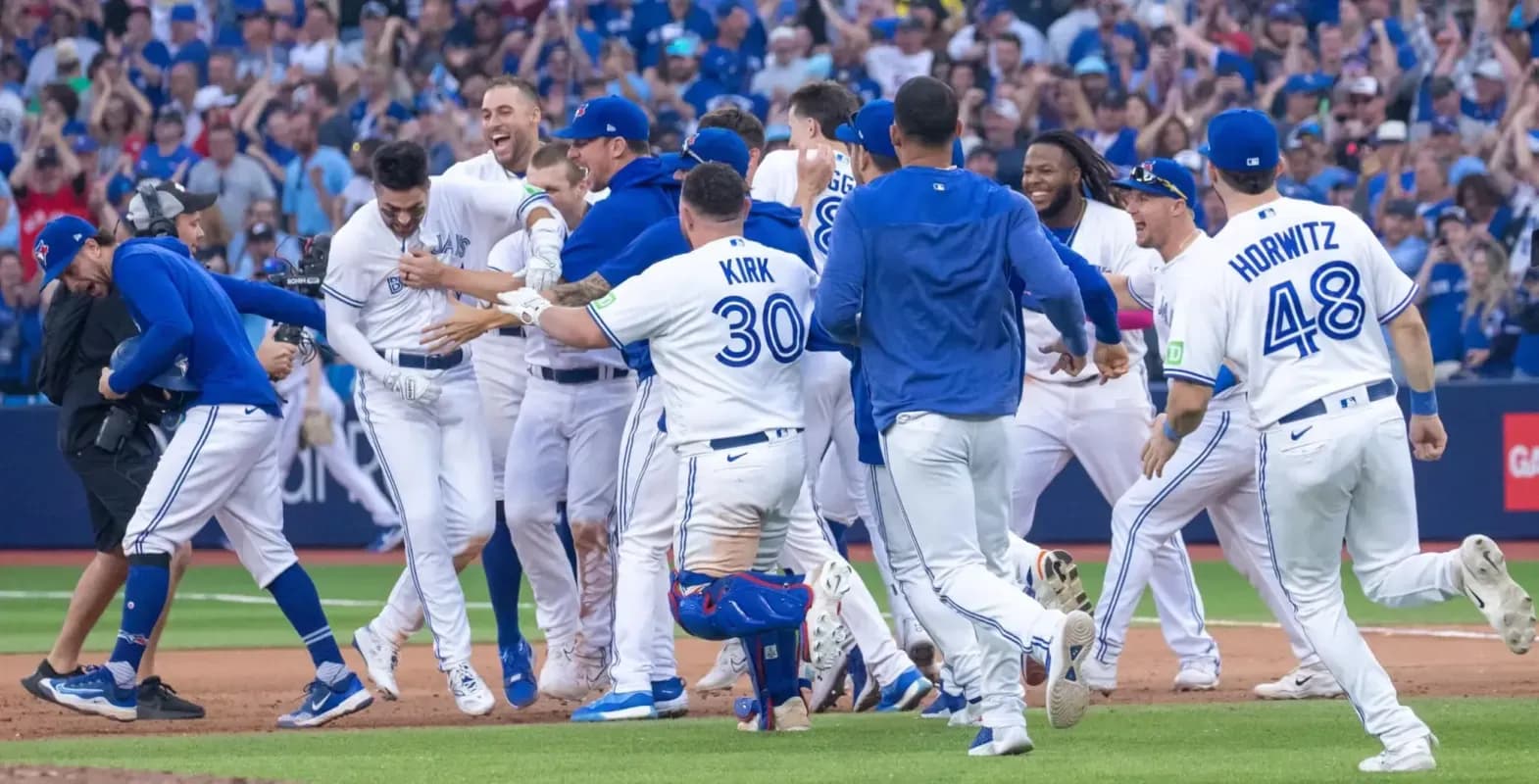 Blue Jays celebrate #bluejays #mlb