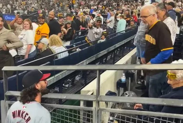 Winker gets into with a fan #bluejays #padres #nationals #mlb