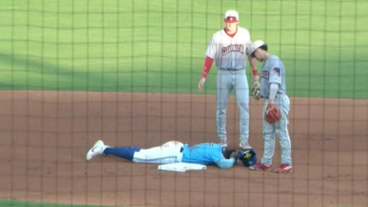 Munoz down on 2nd base #bluejays #mlb