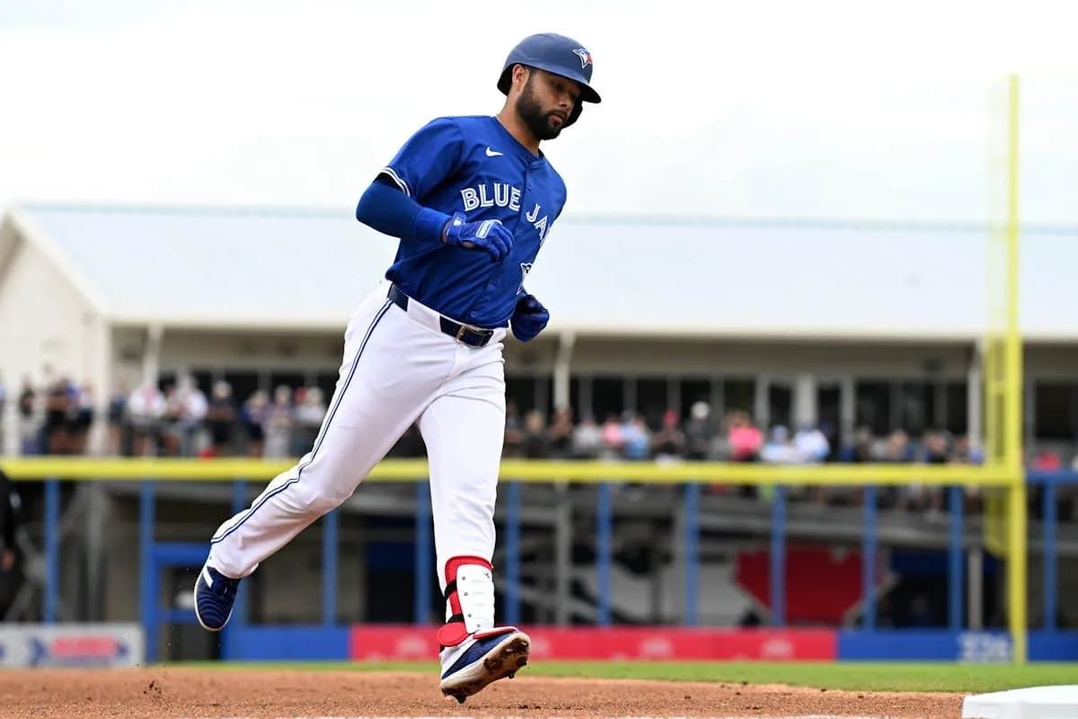 IKF rounding the bases #bluejays #mlb