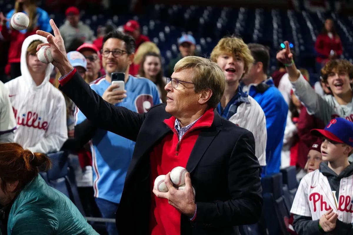 John Middleton putting the Blue Jays to shame #bluejays #phillies