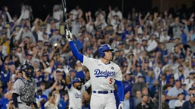 Dodgers Freddie Freeman accused of wearing a wire #dodgers #mlb