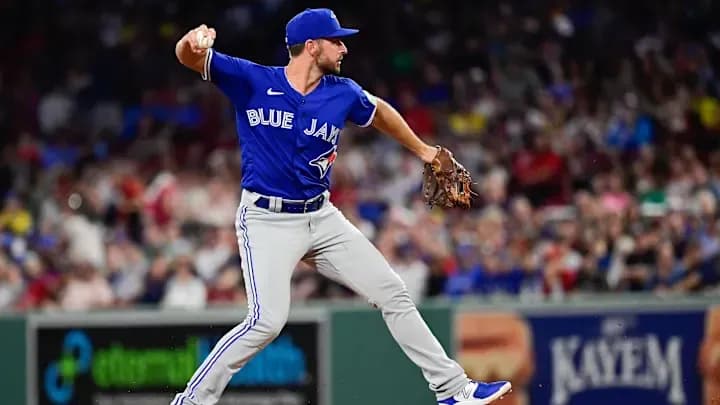 The Blue Jays are looking to bring back shortstop Paul DeJong #bluejays #mlb