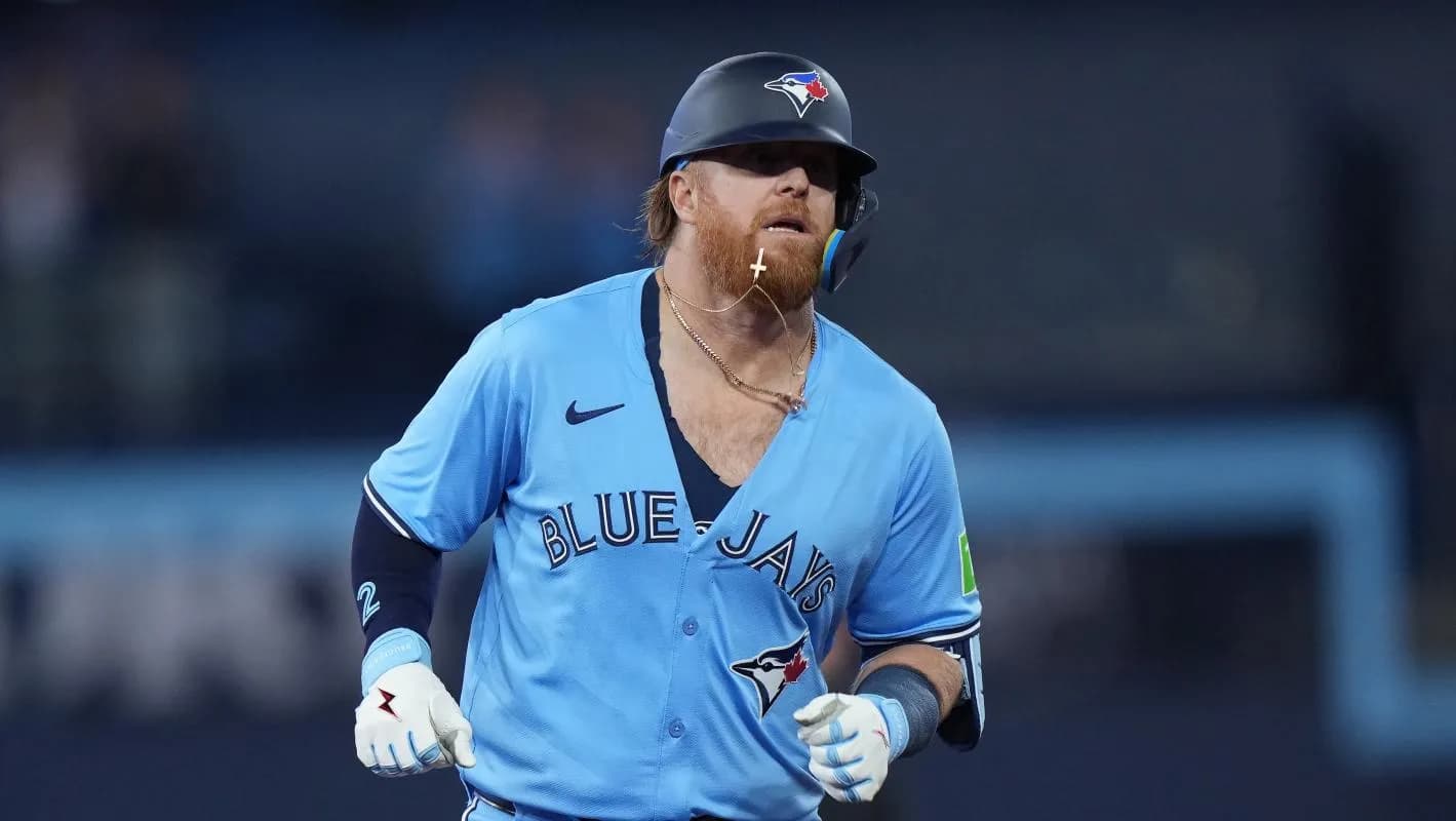 Blue Jays Justin Turner signs with the Chicago Cubs #bluejays #mlb