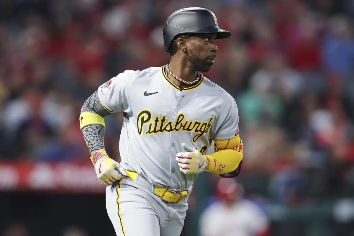 Blue Jays looking to trade for Andrew McCutchen or Harrison Bader #bluejays #mlb