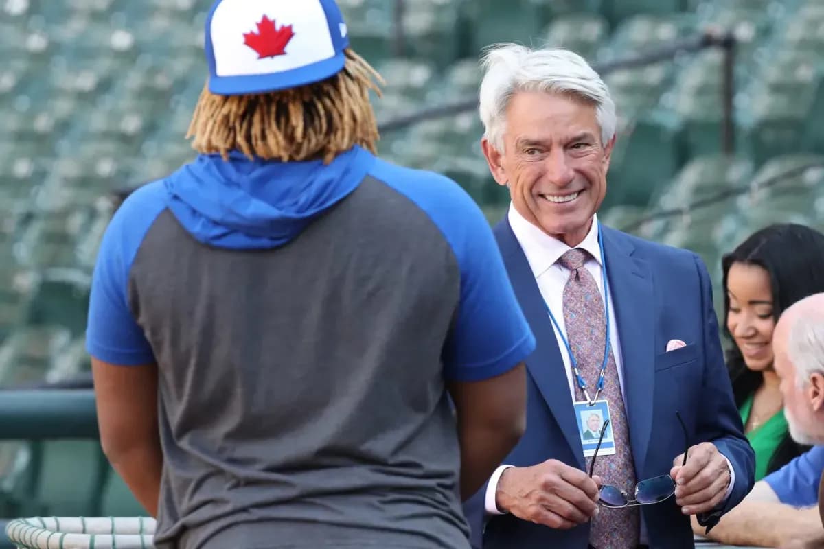 Buck Martinez gives advice to Vladimir Guerrero Jr #bluejays #mlb
