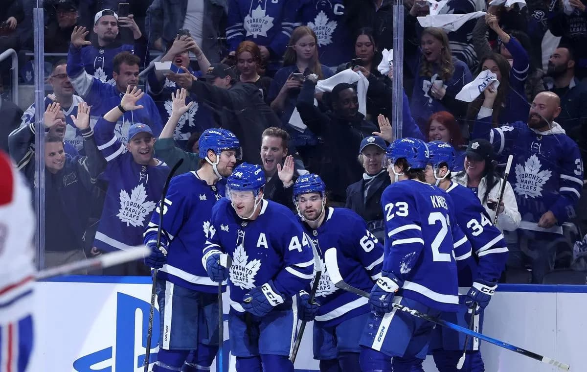 Leafs move up their game time on Monday to help out the Blue Jays #bluejays #mlb