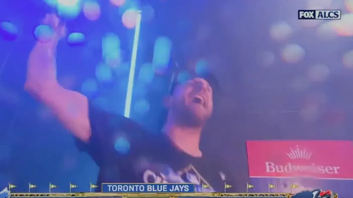 Blue Jays pitcher Max Scherzer goes viral for celebration in the clubhouse #bluejays #mlb