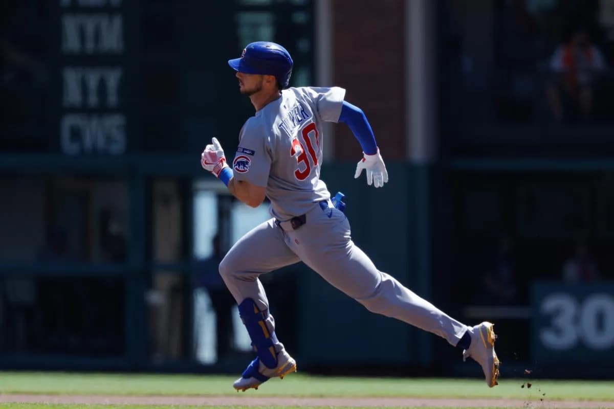 Chicago Cubs designated hitter Kyle Tucker (30) runs the bases after hitting a single during the first inning against the San Francisco Giants at Oracle Park.