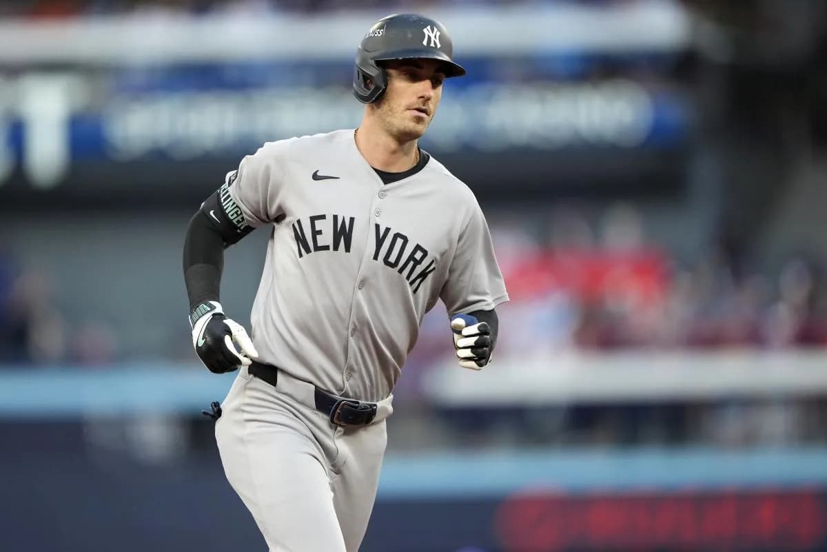 New York Yankees left fielder Cody Bellinger (35) rounds the bases after hitting a home run in the sixth inning against the Toronto Blue Jays during game two of the ALDS round for the 2025 MLB playoffs at Rogers Centre.