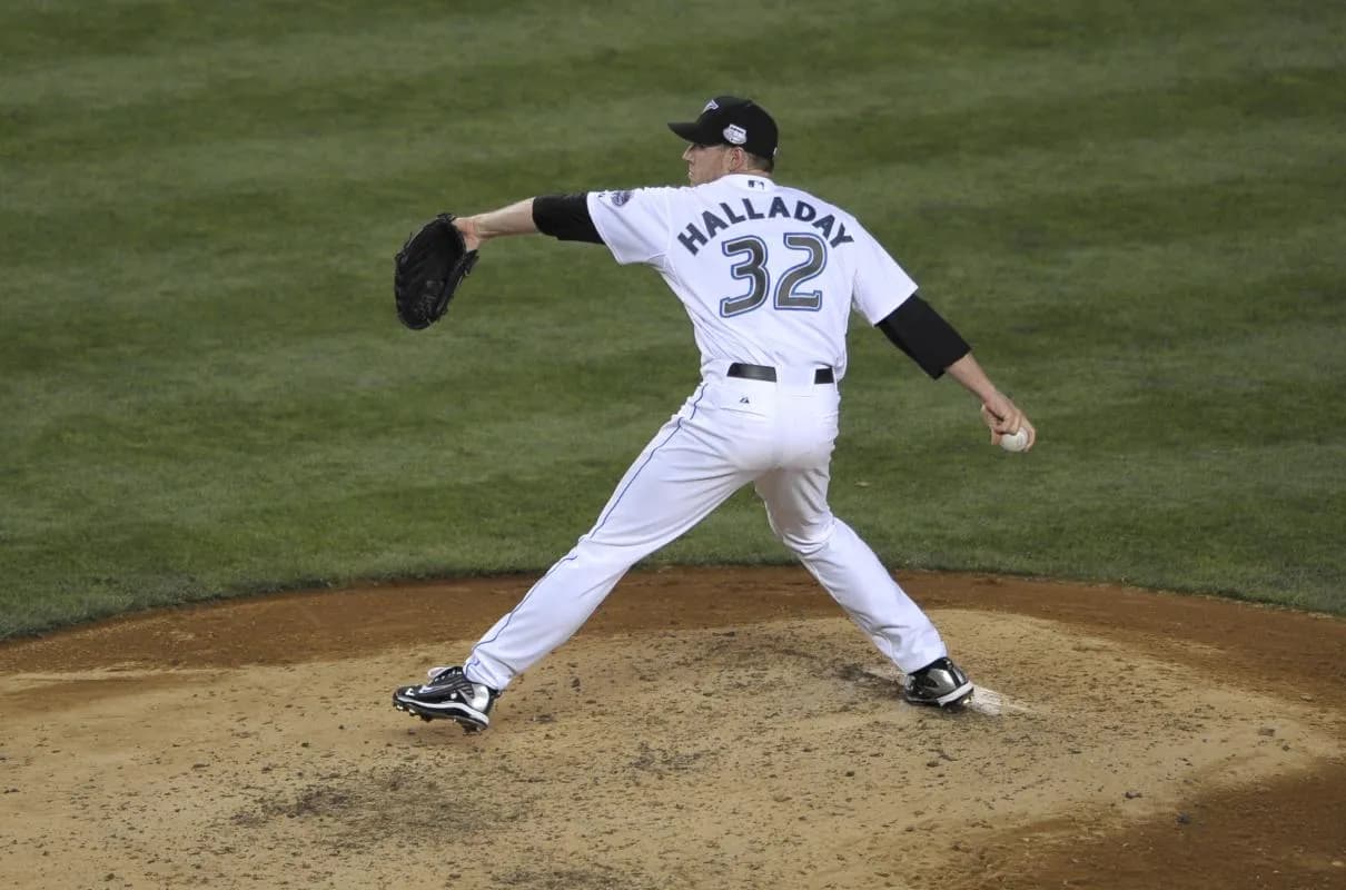 American League pitcher Roy Halladay (32) of the Toronto Blue Jays throws during fourth inning of the 2008 All Star game at Yankee Stadium.