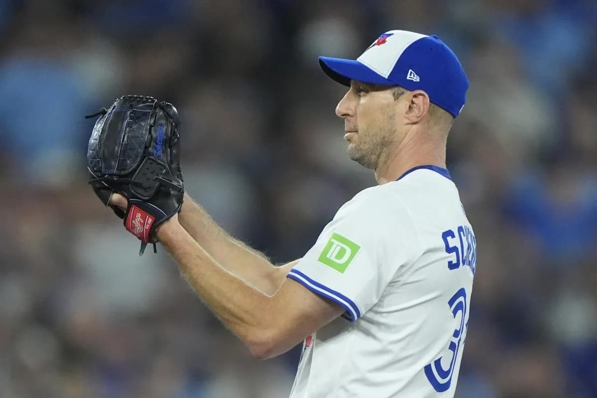Toronto Blue Jays pitcher Max Scherzer (31) pitches against the Los Angeles Dodgers in the first inning during game seven of the 2025 MLB World Series at Rogers Centre