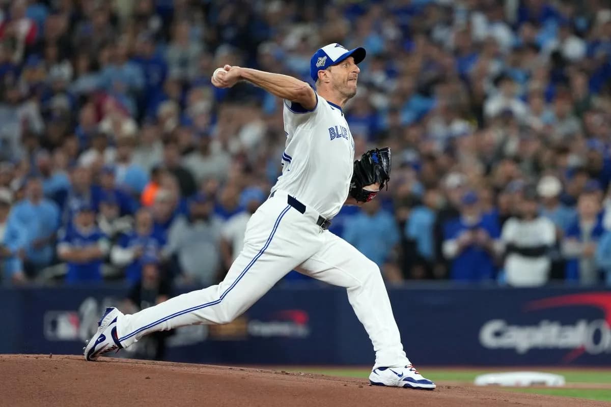 Toronto Blue Jays pitcher Max Scherzer (31) throws a pitch against the Los Angeles Dodgers in the first inning for game seven of the 2025 MLB World Series at Rogers Centre.