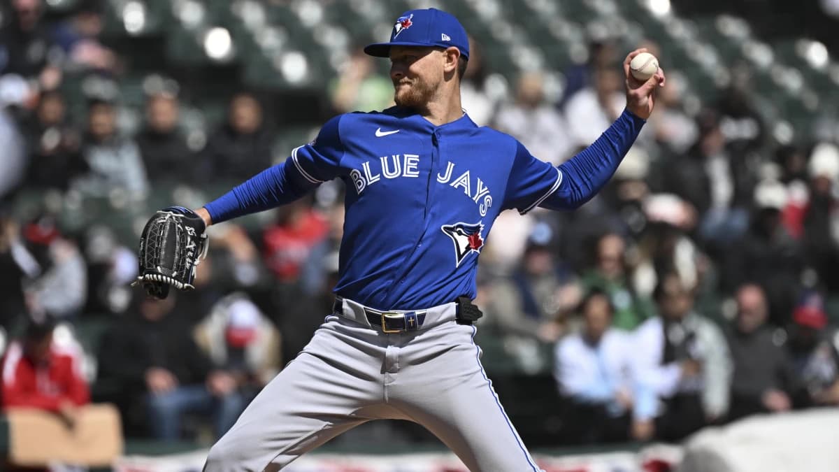 Toronto Blue Jays pitcher Eric Lauer (56) delivers during the first inning against the Chicago White Sox at Rate Field.