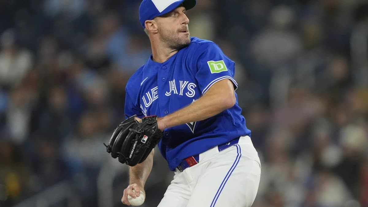 Toronto Blue Jays starting pitcher Max Scherzer (31) pitches to the Minnesota Twins during the second inning at Rogers Centre.